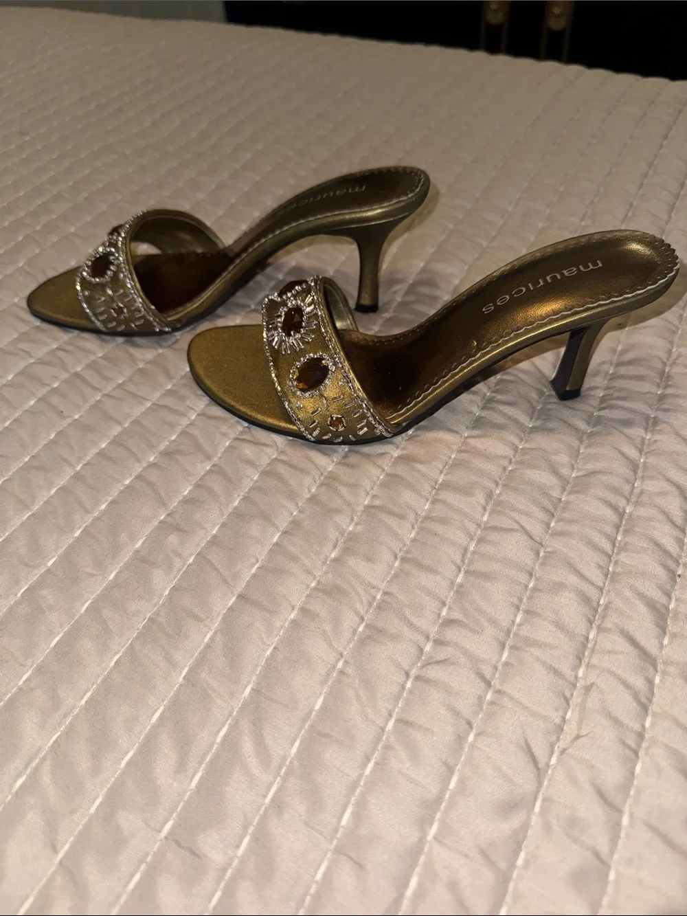GOLD JEWELED HEELS SIZE 6